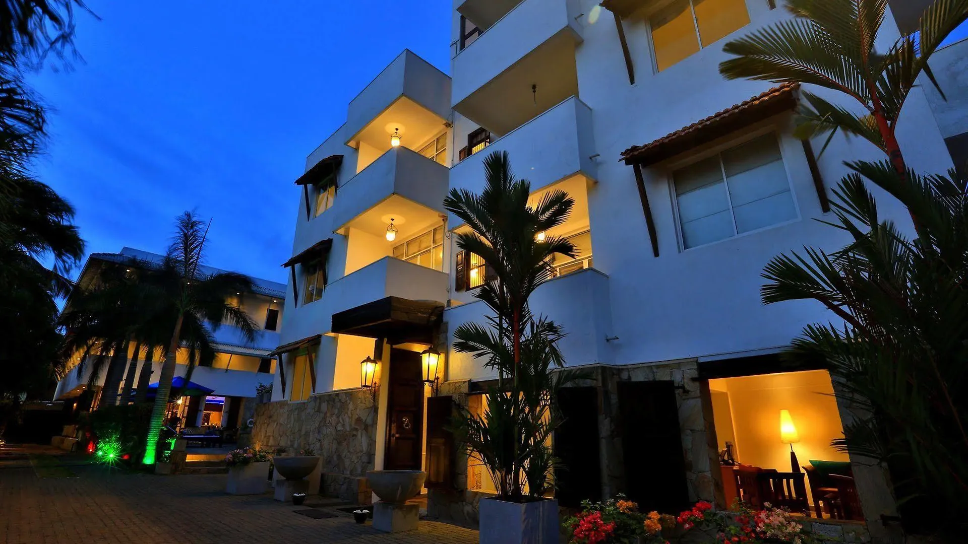 St.Lachlan Hotel & Suites Negombo