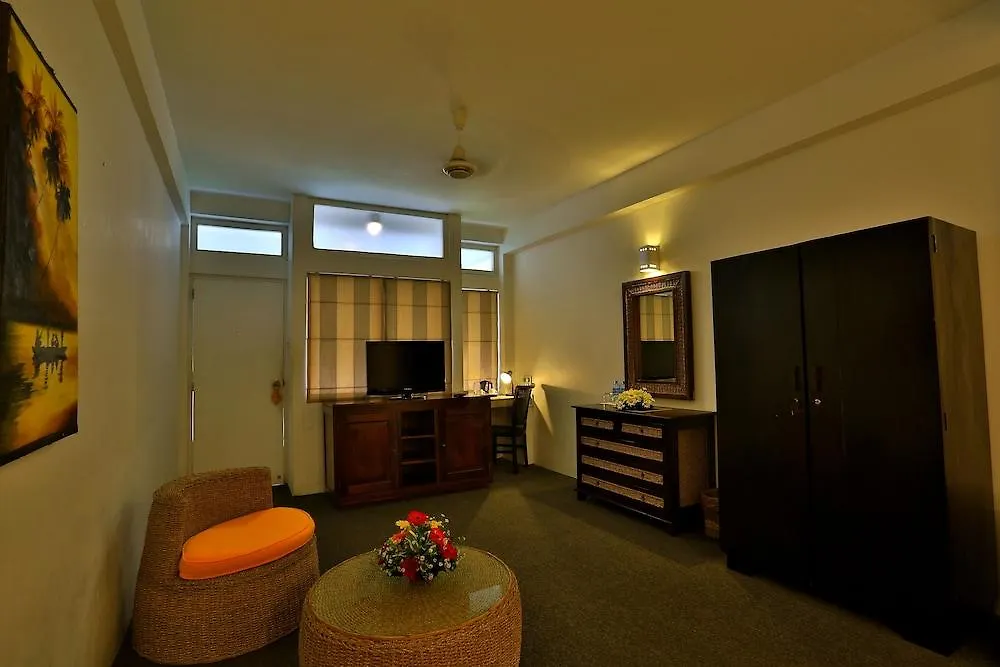 St.Lachlan Hotel & Suites Negombo