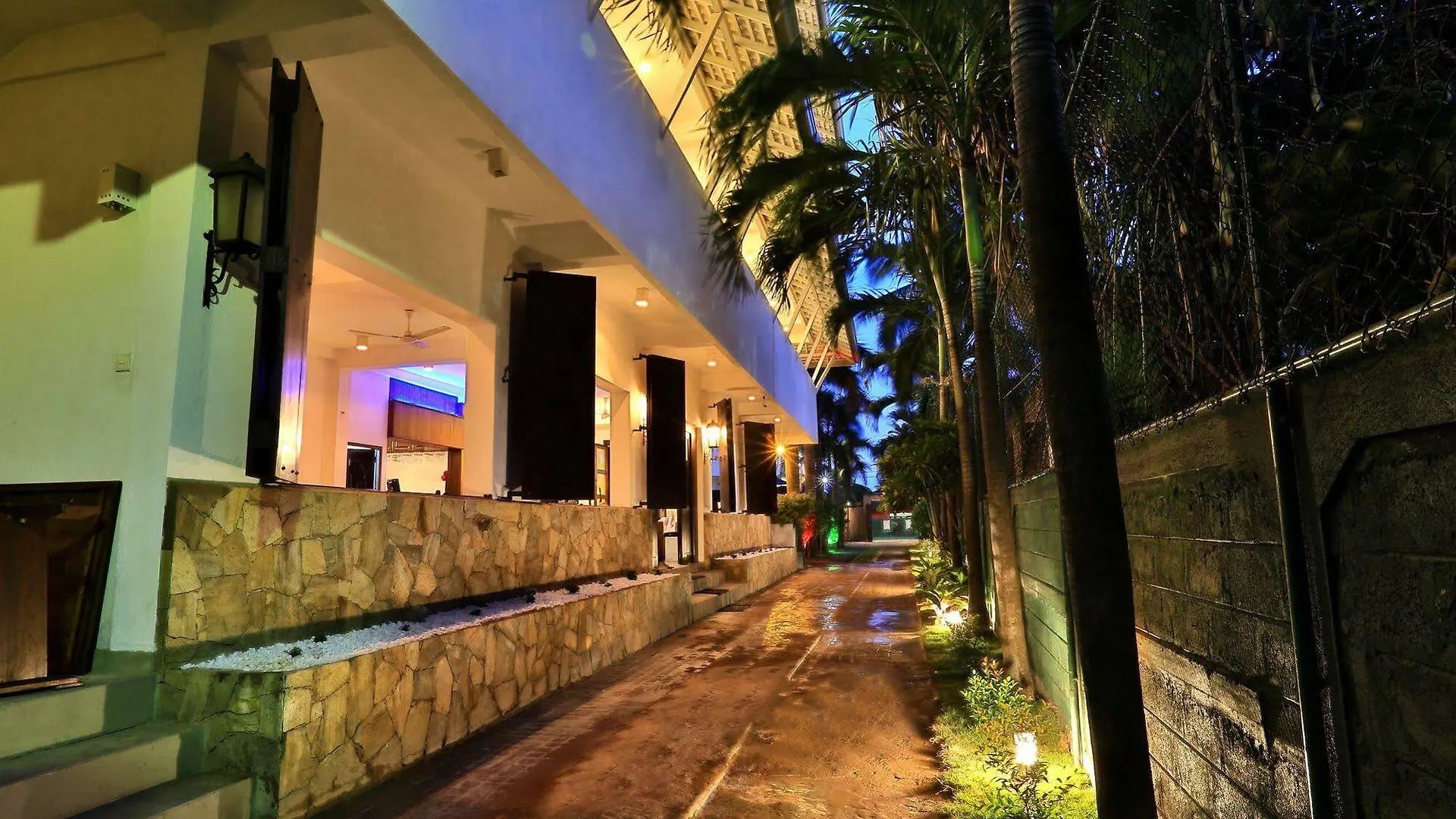 St.Lachlan Hotel & Suites Negombo